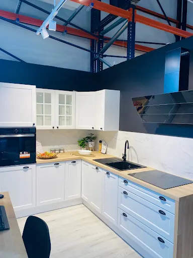 KOMFORT – Łazienki, Podłogi, Drzwi i Kuchnie| Projektowanie, Pomiar, Transport i Montaż| Ekspresowy Remont